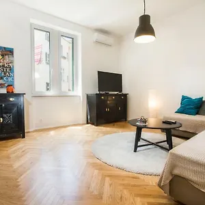 Apartment Mary, Split